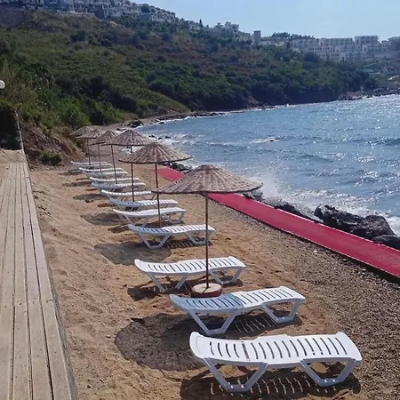 Apartamento с видом на море с бассейном