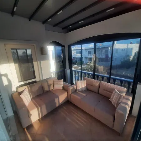 с видом на море с бассейном Apartamento Milas