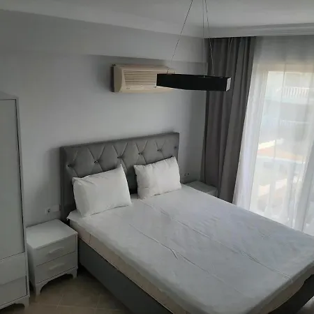 с видом на море с бассейном Apartamento *
