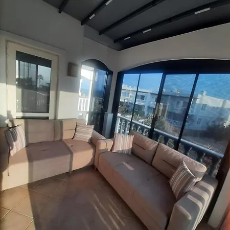 Apartamento с видом на море с бассейном *